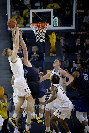 Ignas Brazdeikis (13), Zavier Simpson (3), and Jon Teske (15)