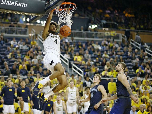 Isaiah Livers (4)
