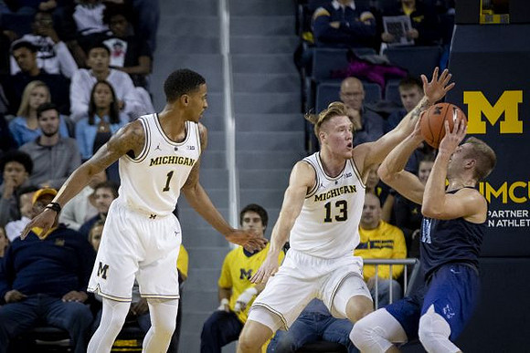 Charles Matthews (1) and Ignas Brazdeikis (13)