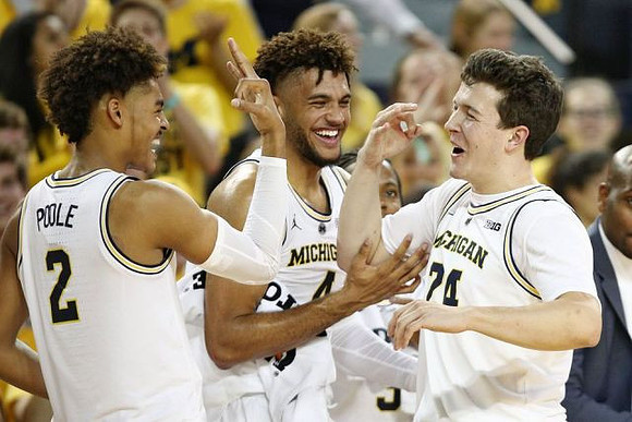 Jordan Poole (2), Isaiah Livers (4), and C.J. Baird (24)