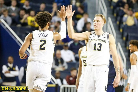 Jordan Poole (2) and Ignas Brazdeikis (13)