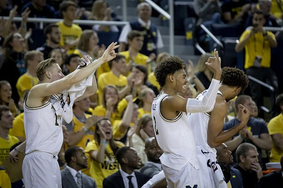Ignas Brazdeikis (13), Jordan Poole (2), and Isaiah Livers (4)