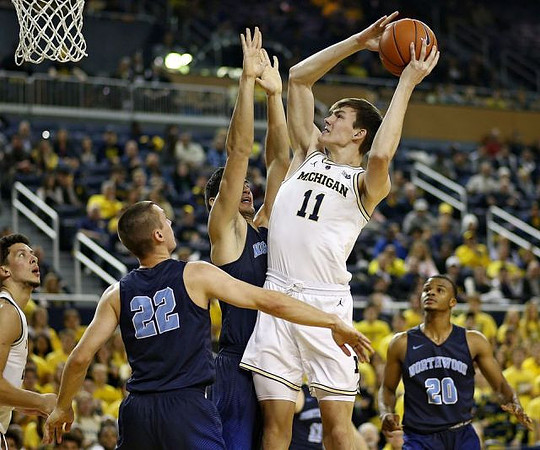 Colin Castleton (11) and Brandon Johns Jr. (23)