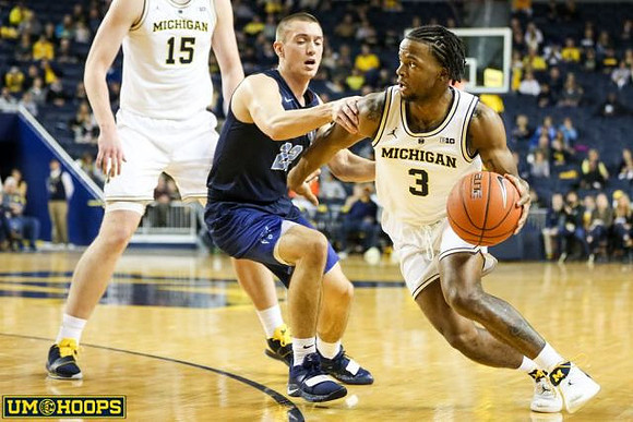 Jon Teske (15) and Zavier Simpson (3)