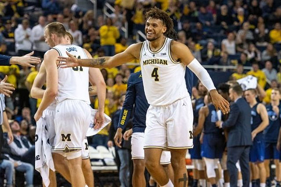 Austin Davis (51) and Isaiah Livers (4)