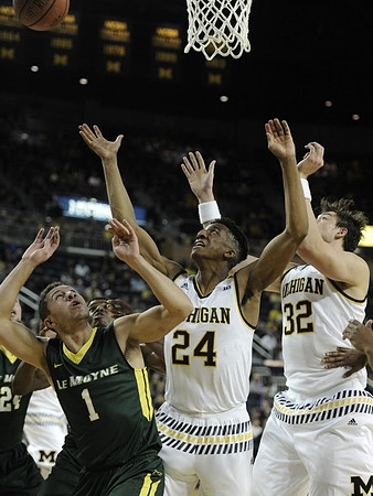 Aubrey Dawkins (24) and Ricky Doyle (32)