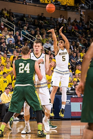 Moritz Wagner (13) and D.J. Wilson (5)
