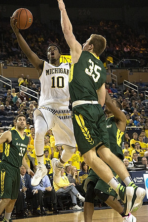 Derrick Walton Jr. (10)
