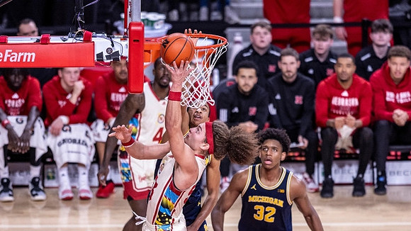 Nimari Burnett (4) and Tarris Reed Jr. (32)