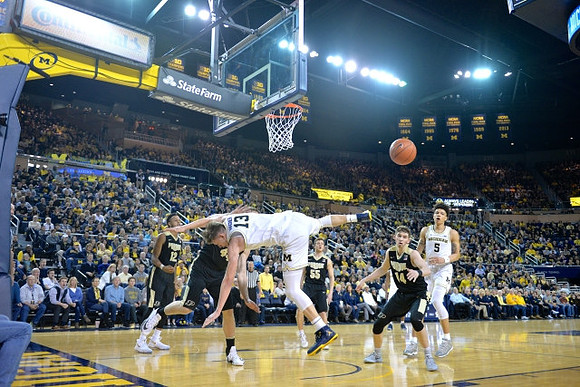 Moritz Wagner (13) and D.J. Wilson (5)