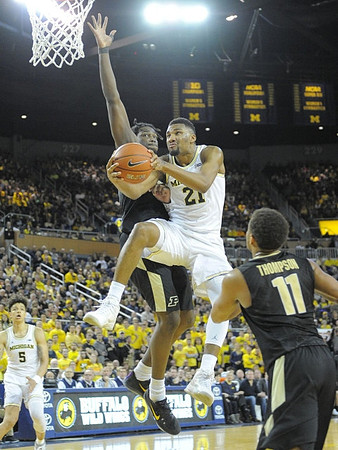 D.J. Wilson (5) and Zak Irvin (21)