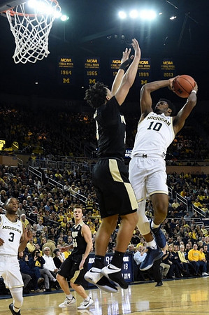 Xavier Simpson (3) and Derrick Walton Jr. (10)