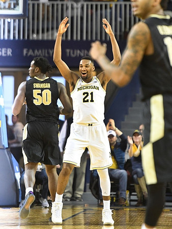 Zak Irvin (21)