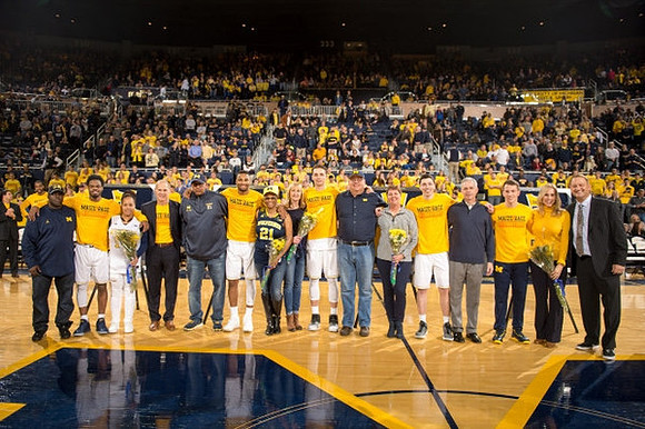 Derrick Walton Jr. (10), John Beilein, Zak Irvin (21), Mark Donnal (34), Sean Lonergan (20), and Andrew Dakich (11)