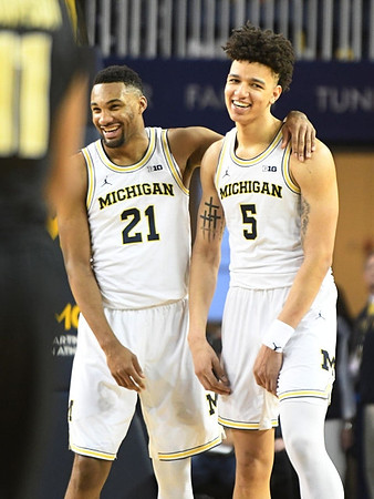Zak Irvin (21) and D.J. Wilson (5)
