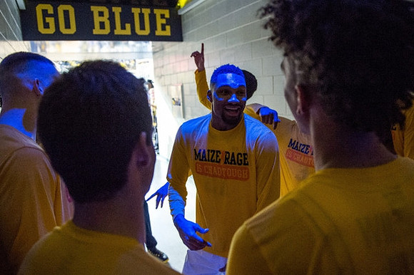 Zak Irvin (21) and Michigan Team