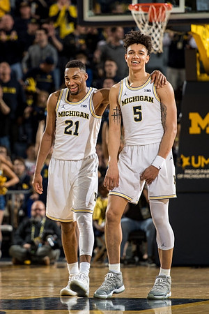 Zak Irvin (21) and D.J. Wilson (5)