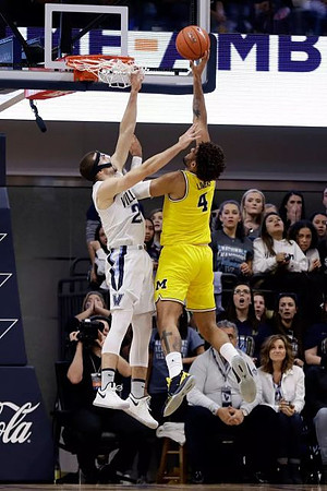 Isaiah Livers (4)