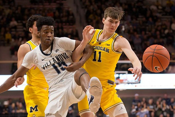 Brandon Johns Jr. (23) and Colin Castleton (11)