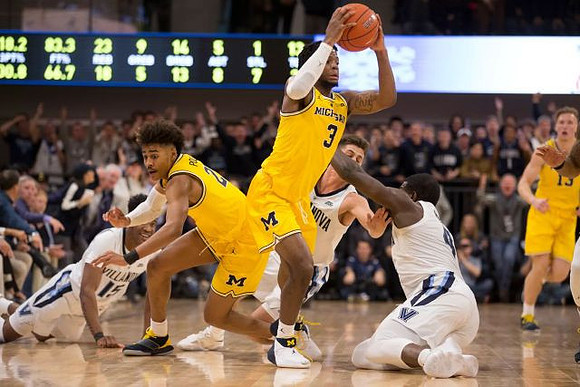 Jordan Poole (2), Zavier Simpson (3), and Ignas Brazdeikis (13)