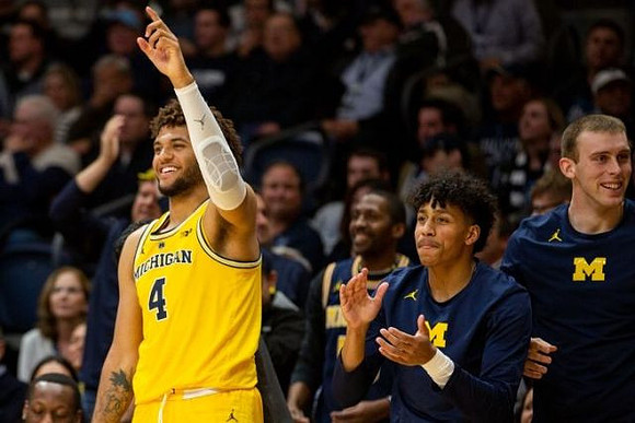 Isaiah Livers (4)
