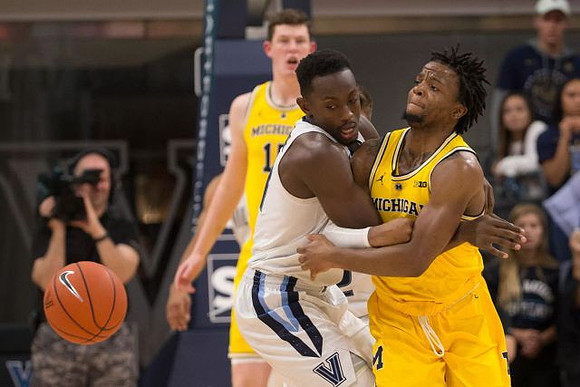 Jon Teske (15) and Zavier Simpson (3)