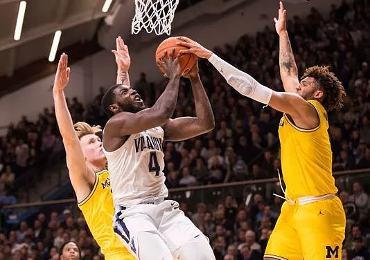 Ignas Brazdeikis (13) and Isaiah Livers (4)