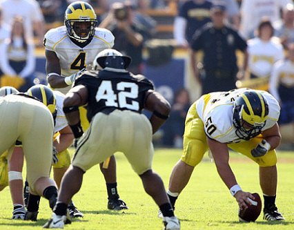 David Molk (50) and Brandon Minor (4)