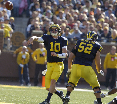 Steven Threet (10) and Stephen Schilling (52)