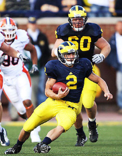 Sam McGuffie (2) and David Moosman (60)