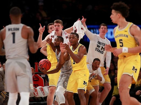 Xavier Simpson (3) and D.J. Wilson (5)