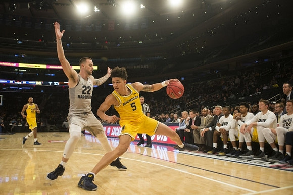 Zak Irvin (21) and D.J. Wilson (5)