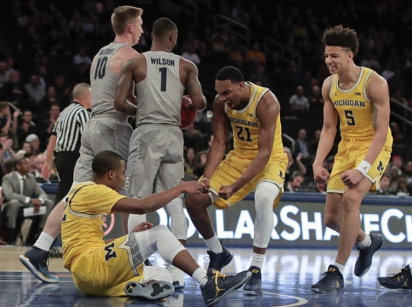 Muhammad-Ali Abdur-Rahkman (12), Zak Irvin (21), and D.J. Wilson (5)