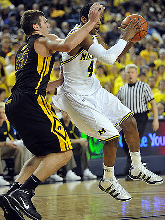 Darius Morris (4)
