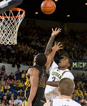 Manny Harris (3) and Zack Gibson (32)