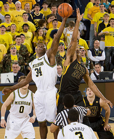 Zack Novak (0), DeShawn Sims (34), and Manny Harris (3)