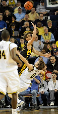 DeShawn Sims (34) and Zack Novak (0)