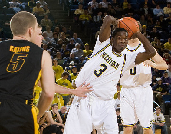 Manny Harris (3) and Zack Novak (0)