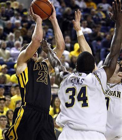 DeShawn Sims (34) and Zack Novak (0)