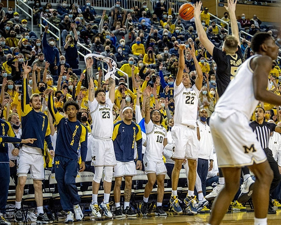 Caleb Houstan (22) and Moussa Diabate (14)