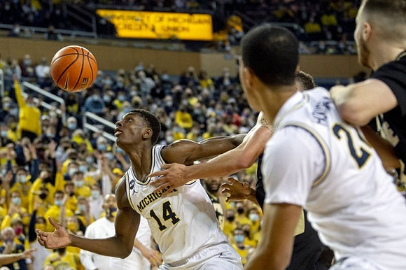 Moussa Diabate (14) and Caleb Houstan (22)