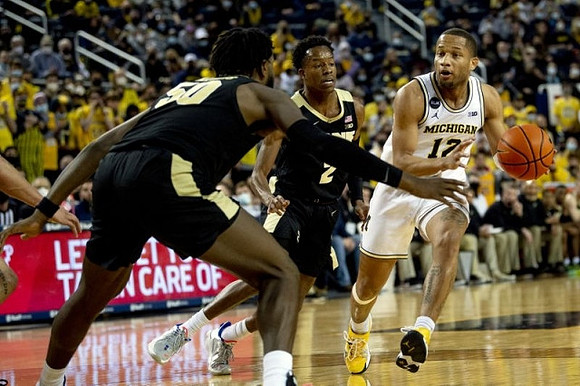 DeVante' Jones (12)