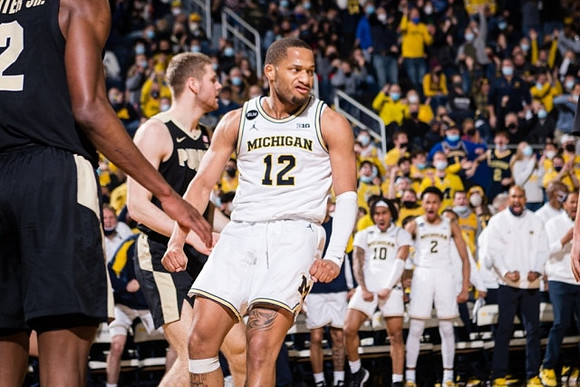 DeVante' Jones (12)