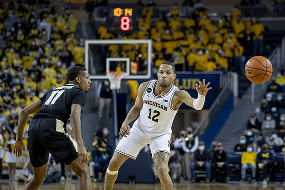 DeVante' Jones (12)
