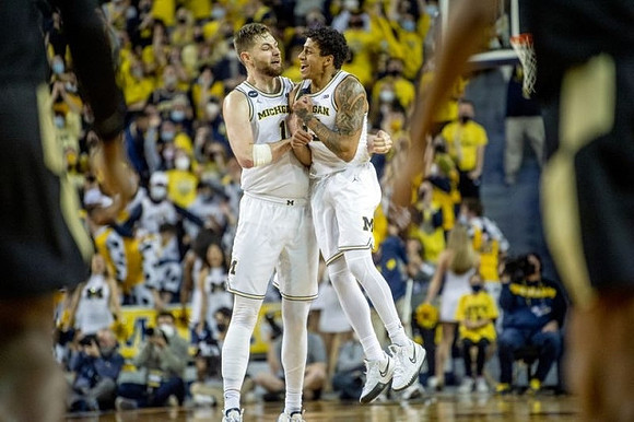 Hunter Dickinson (1) and Eli Brooks (55)