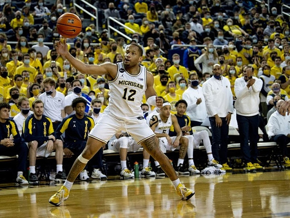 DeVante' Jones (12)