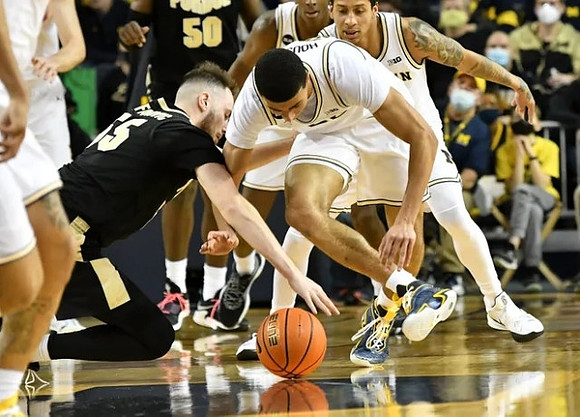 Caleb Houstan (22), Eli Brooks (55), and Moussa Diabate (14)