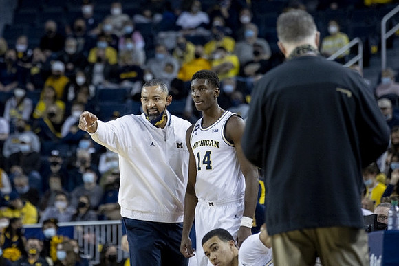 Juwan Howard, Moussa Diabate (14), and Caleb Houstan (22)