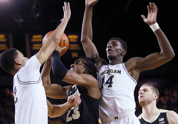 Caleb Houstan (22) and Moussa Diabate (14)