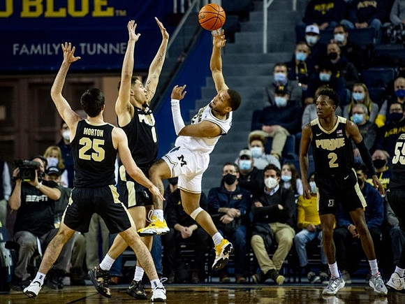 DeVante' Jones (12)